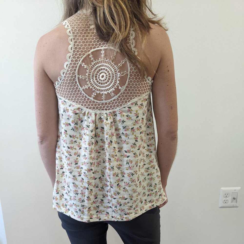 Floral tank top with crochet back - Picture 7 of 7